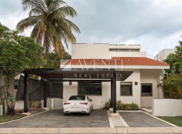 Casa · 350m² · 3 Recámaras · 5 Estacionamientos · Casa en Venta y Renta, Isla Dorada, Zona Hotelera Cancun