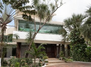 Casa · 1585m² · 5 Recámaras · 5 Estacionamientos · Casa en Venta, Av Los Colegios, Cancún