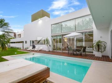 Casa · 638m² · 4 Recámaras · Casa en Venta, Cumbres, Cancún