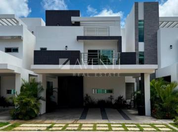 Casa · 205m² · 4 Recámaras · 2 Estacionamientos · Casa en Venta, Aqua, Cancún