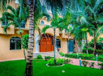 Casa · 802m² · 4 Recámaras · 2 Estacionamientos · Casa Amueblada Disponible, Campestre Residencial, Cancún.