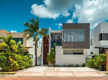Casa · 418m² · 3 Recámaras · 2 Estacionamientos · Casa Amueblada en Lagos del Sol Residencial, Cancún.