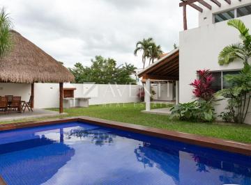 Casa · 670m² · 4 Recámaras · 3 Estacionamientos · Casa en Venta, Villa Magna, Cancún