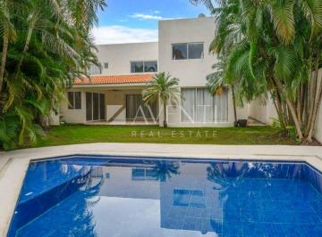 Casa · 700m² · 4 Recámaras · 4 Estacionamientos · Casa en Venta, Villa Magna Residencial, Cancún Quintana Roo.