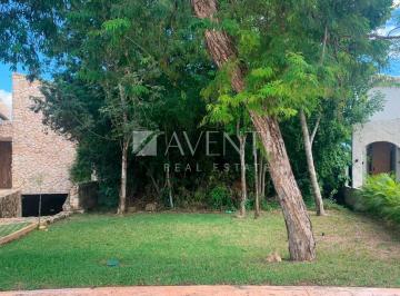 Terreno / Lote · 976m² · Terreno Habitacional en Venta en Lagos del Sol Cancún.