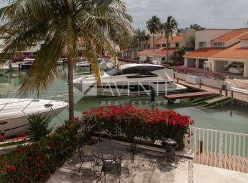 Casa · 450m² · 4 Recámaras · 3 Estacionamientos · Casa en Renta, Isla Dorada, Zona Hotelera Cancun