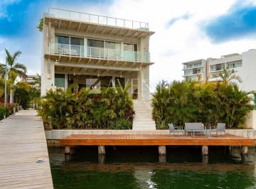 Casa · 600m² · 5 Recámaras · 4 Estacionamientos · Casa en Renta, Residencial Laguna, Puerto Cancún, Cancún