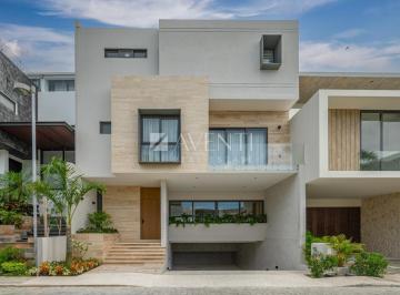 Casa · 400m² · 4 Recámaras · 3 Estacionamientos · Casa en Renta, Laguna 1 Residencial, Cancún Quintana Roo.