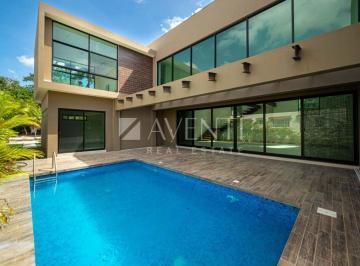 Casa · 728m² · 4 Recámaras · 5 Estacionamientos · Casa Disponible, Lagos del Sol, Cancún Quintana Roo.
