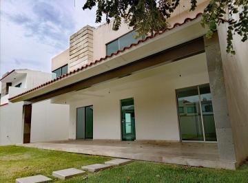 Casa de 4 habitaciones, Jiutepec · Casa en Venta con Alberca Privada y Jacuzzi, Tres Recámaras y Oficina, Acabados de Lujo