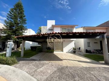 Casa · 363m² · 3 Recámaras · 2 Estacionamientos · Casa en Venta Palma Real Celaya
