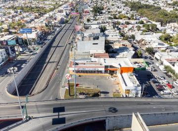 Local comercial · 307m² · 12 Estacionamientos · Local en Cumbres en Esquina de Avs Principales