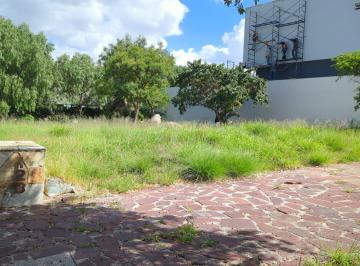 Terreno / Lote · 606m² · Terreno en Venta, Plano con Casas Construídas a Los Lados, Excelente Ubicación y Orientación