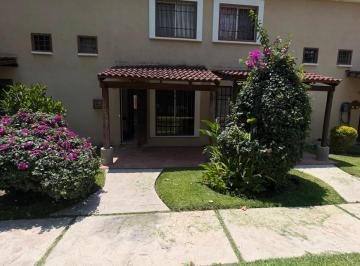 Casa de 3 habitaciones, Yautepec · Casa Ubicada en Hermoso Fraccionamiento con Jardines, Andador Para Caminata y Vigilancia.