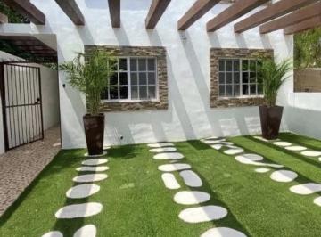 Casa · 160m² · 4 Recámaras · 2 Estacionamientos · Casa en Puerto Morelos