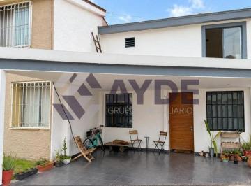Casa Venta de 3 habitaciones · Casa en Venta en Jardines del Country Int. 44