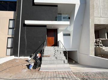 Casa de 4 habitaciones, Pachuca · Casa en Venta en Pachuca La Cartuja, con 200 m² Terreno, Sotano y Cochera Par 4 Autos, 4 Recámaras