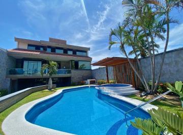 Casa · 518m² · 4 Recámaras · 8 Estacionamientos · En Venta Residencia con 4 Recámaras, Alberca, Jardín Zen y Garage Para 7 Autos en Costa de Oro