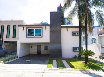 Casa de 5 habitaciones, Zapopan · Casa en Venta en Puerta de Hierro – Residencia Premium con Excelente