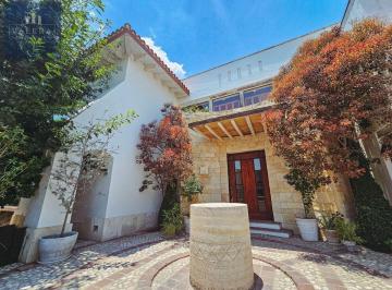 Casa · 887m² · 3 Recámaras · 2 Estacionamientos · Venta de Casa en Hacienda Campanario, Querétaro