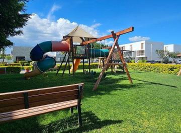 342d5c08c4a3fab07ed999c92cd0db2ebb5767f8d4098e5155bc69fe79edde48 · Casa Duplex en Renta en Privada con Alberca y Gym en Juriquilla