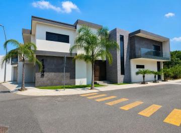 1 · Casa en Venta en Amorada Privada Residencial, Santiago