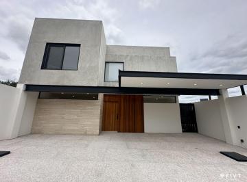 Casa de 4 habitaciones, Querétaro · Casa de 253 m² con 4 Recámaras en Venta en Juriquilla