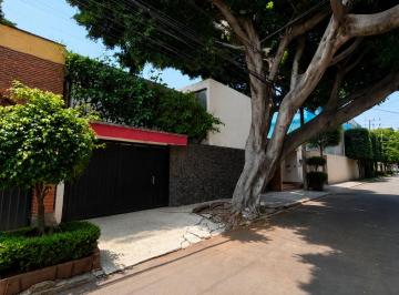 Casa de 3 habitaciones, Coyoacán · Casa en Venta con Amplio Patio y Excelente Ubicación