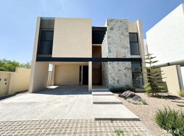 Casa de 4 habitaciones, Querétaro · Casa de 330 m² con 4 Recámaras en Venta en La Espiga