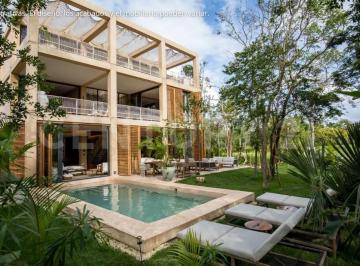 Casa · 507m² · 4 Recámaras · 2 Estacionamientos · Residencia de 507 m² en Tres Niveles con Alberca Privada y Grandes Ventanales