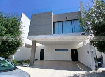 Casa · 303m² · 3 Recámaras · 2 Estacionamientos · Casa en Renta en Yerbaniz