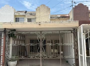 Casa · 66m² · 2 Recámaras · 1 Estacionamiento · Casa en Los Robles