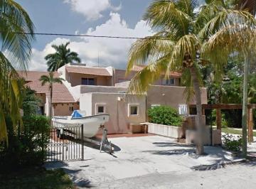 Casa de 5 habitaciones, Solidaridad · Casa en Venta en Cancun a Tan Solo Menos de Cinco Minutos de Playa. Cerca a Carretera Tulum - Cancun!
