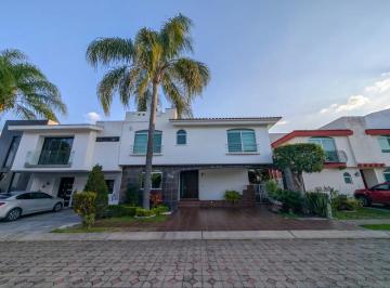 Casa en condominio de 4 habitaciones, Zapopan · Casa en Venta | Jardín Real | 4 Recámaras, Jardín, Terraza y Recámara en Pb con Baño