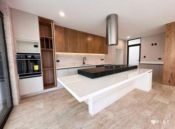 Casa de 4 habitaciones, Querétaro · Casa en Renta de 300 m² con 4 Recámaras en Renta en Altozano