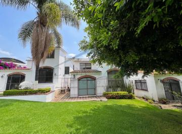 Casa de 3 habitaciones, Cuernavaca · Casa en Venta con Recámara en Planta Baja en San Cristóbal.