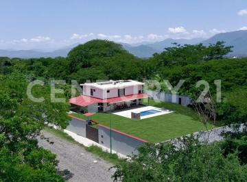 Casa · 280m² · 4 Recámaras · Casa de Campo con Alberca en Fraccionamiento Buenos Aires