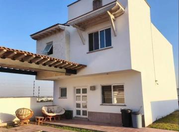 Casa · 200m² · 3 Recámaras · 2 Estacionamientos · Casa en Ciudad Maderas Residencial Querétaro