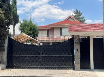 Casa · 373m² · 6 Recámaras · 4 Estacionamientos · Casa en Venta Fraccionamiento Condado de Sayavedra