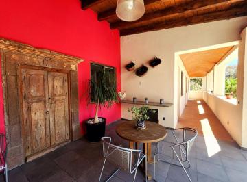 Casa de 5 habitaciones, Ixtapan de la Sal · Casa Los Helechos con Detalles Arquitectónicos Únicos, Bóvedas Catalanas, Cúpulas y Jacuzzi.