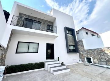 Casa · 251m² · 3 Recámaras · 2 Estacionamientos · Venta de Casa en Fraccionamiento Las Fincas, Jiutepec