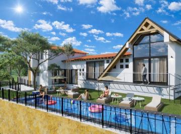 Casa de 3 habitaciones, Ixtapan de la Sal · Casa Gladiola 44 Nueva, un Nivel, Muy Cercana del Acceso, con Alberca, Jacuzzi y Amplio Jardín.