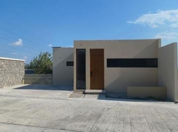 Casa de 3 habitaciones, Xochitepec · Fraccionamiento Lomas de Aiyana Casa de 258 m² con 3 Recámaras en Venta en Real Santa Fe