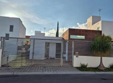 cc3d589d9a5cc2870d18219b5b498869dfda64a8ca1291678e1a3ff292eda317 · Casa en Venta en un Piso, Baño en Cada Recámara Punta Juriquilla