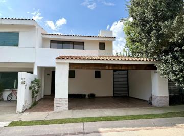 Casa · 175m² · 3 Recámaras · 2 Estacionamientos · Casa en Renta Fracc. Punta del Este, Jardín Grande