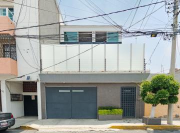 Casa de 3 habitaciones, Iztapalapa · Casa de 3 Niveles con Jardín, Jacuzzi, Salón Social, 4 Autos y Departamento Dúplex