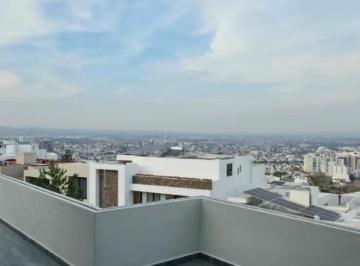 Casa · 323m² · 4 Recámaras · 2 Estacionamientos · Casa en Venta en El Club de Golf