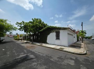 Casa · 582m² · 3 Recámaras · 4 Estacionamientos · Casa en Venta de Una Planta en Floresta Veracruz