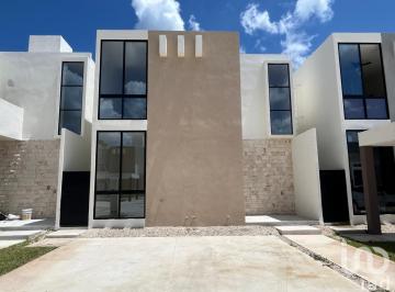 Casa · 114m² · 2 Recámaras · 2 Estacionamientos · Casa en Renta en Privada con Amenidades y Vigilancia 24/7 en Conkal Yucatán