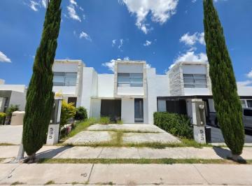 Casa · 140m² · 3 Recámaras · 2 Estacionamientos · Casa en Renta en Reserva Couvet en Bosque Sereno Al Poneinte Bi